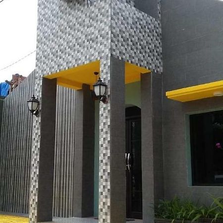 Isro Guesthouse Syariah Kepanjen Extérieur photo
