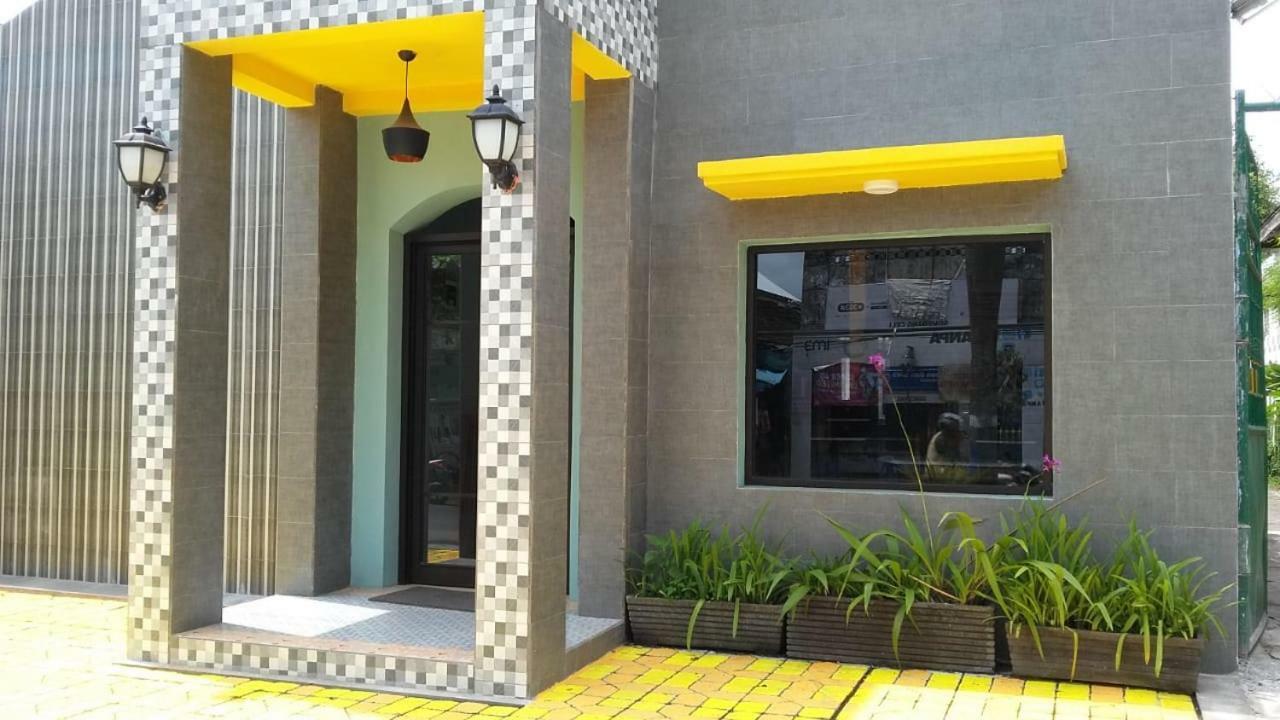 Isro Guesthouse Syariah Kepanjen Extérieur photo