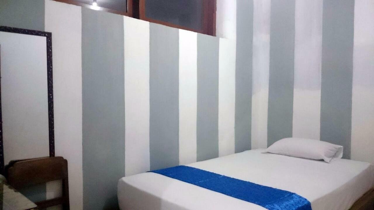Isro Guesthouse Syariah Kepanjen Extérieur photo