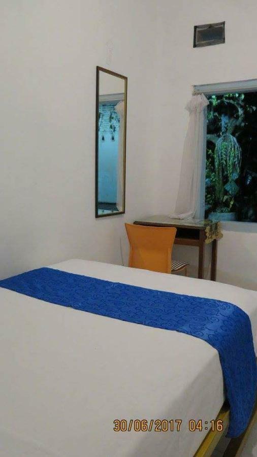 Isro Guesthouse Syariah Kepanjen Extérieur photo