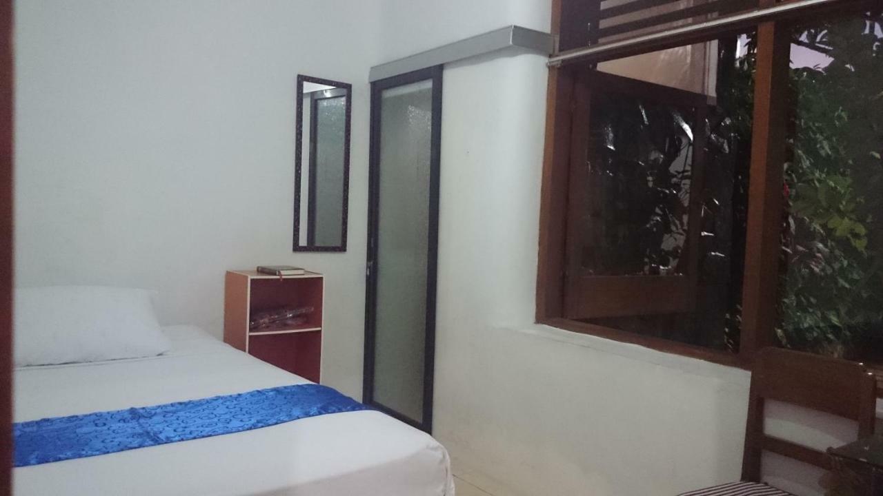 Isro Guesthouse Syariah Kepanjen Extérieur photo