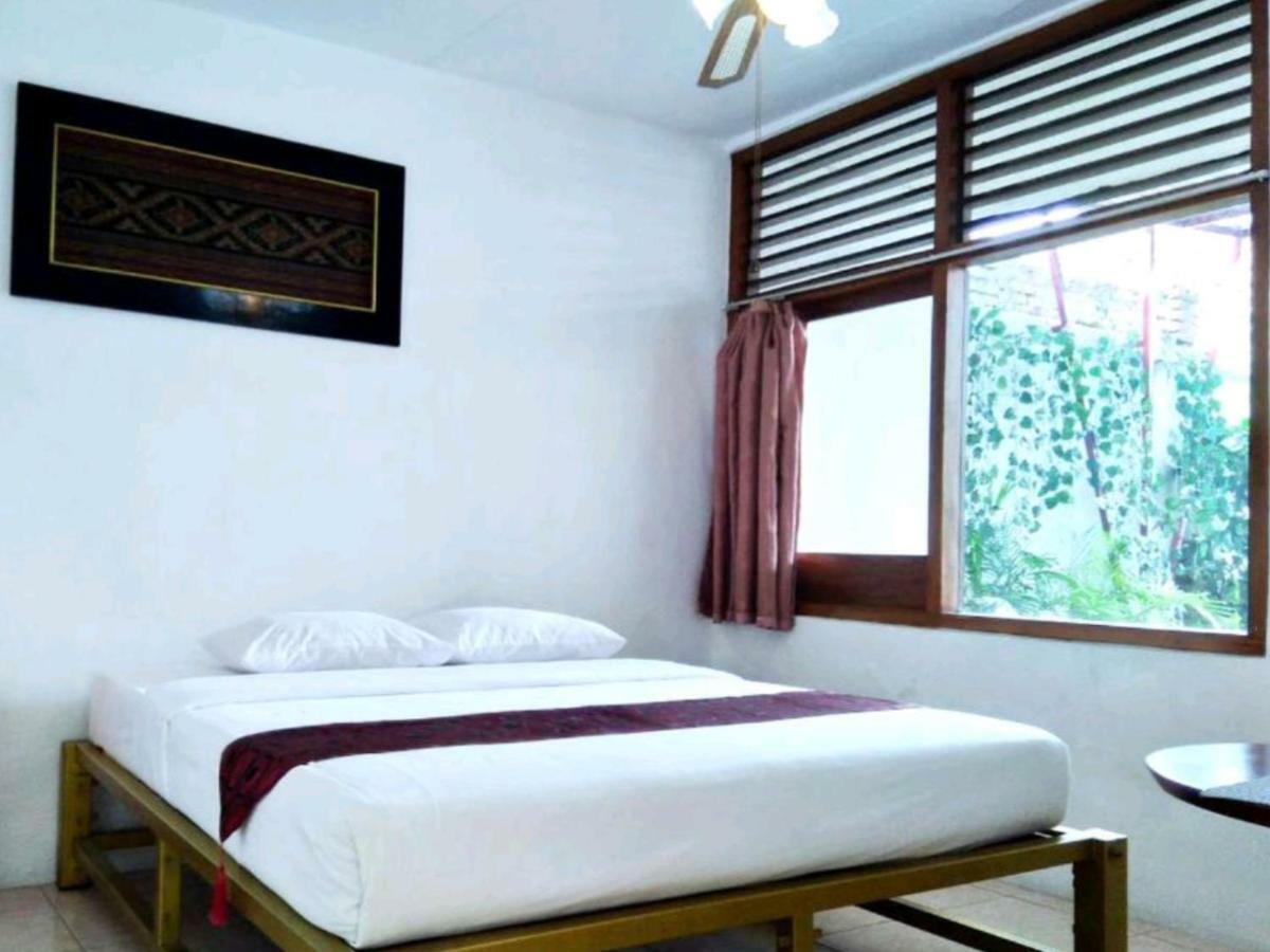Isro Guesthouse Syariah Kepanjen Extérieur photo