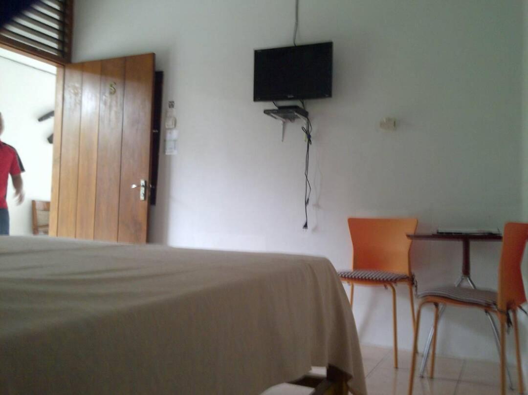 Isro Guesthouse Syariah Kepanjen Extérieur photo